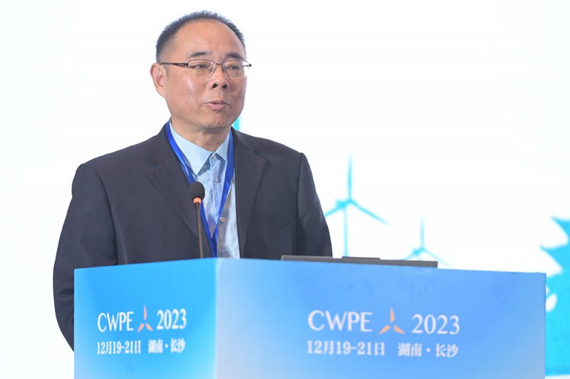 中國電器工業(yè)協(xié)會副會長、中國電器工業(yè)協(xié)會風力發(fā)電設(shè)備分會理事長劉萬平致辭