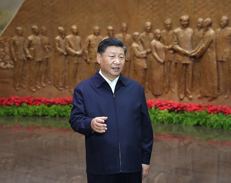 9月12日，中共中央總書記、國家主席、中央軍委主席習近平視察中共中央北京香山革命紀念地。這是習近平在香山革命紀念館參觀《為新中國奠基》主題展覽，并發(fā)表重要講話。